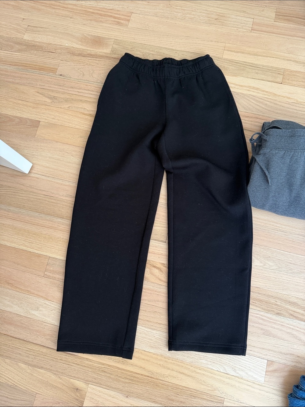 Babaton Black Sweat Pants XXS